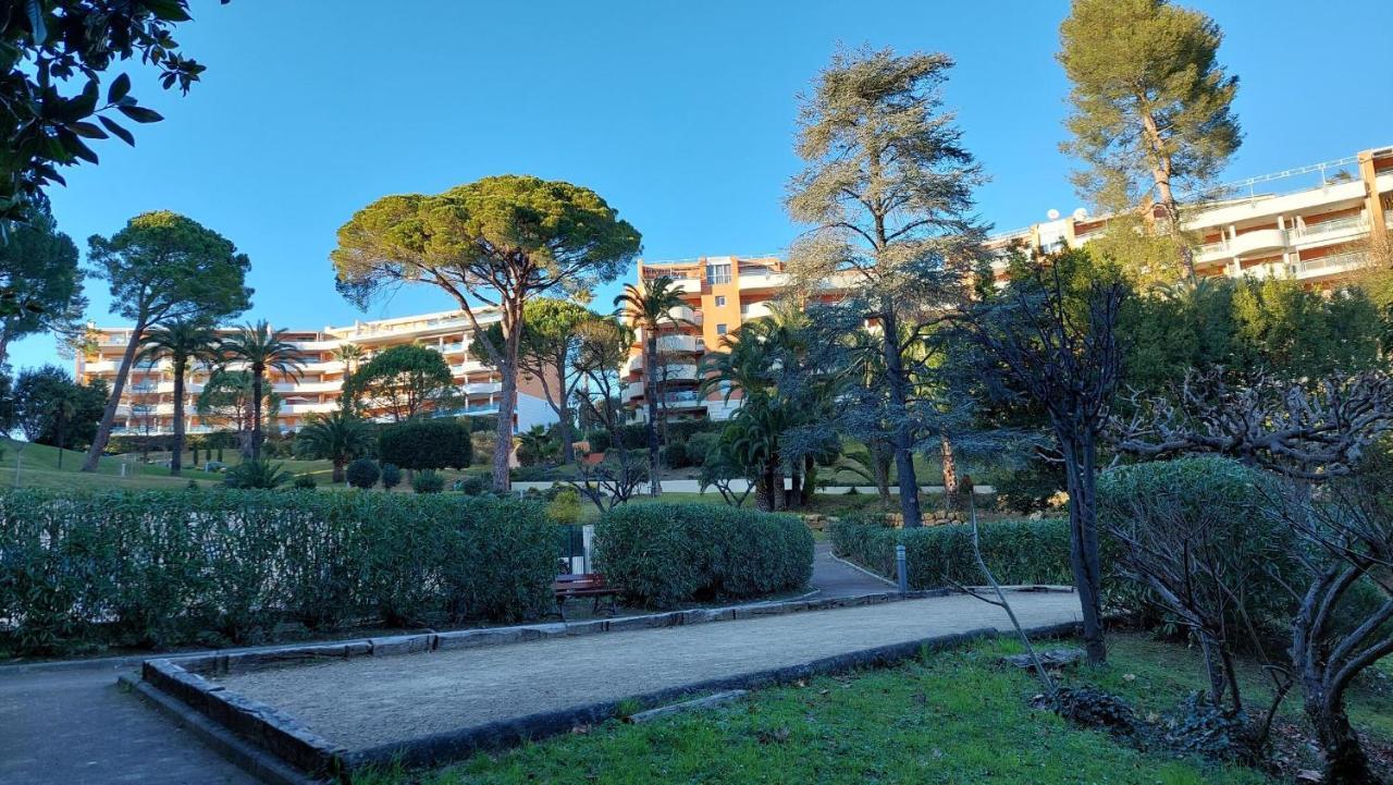 Charmant Appartement Residentiel Avec Terrasse, Jardin Privatif Et Piscine A Cannes คานส์ ภายนอก รูปภาพ