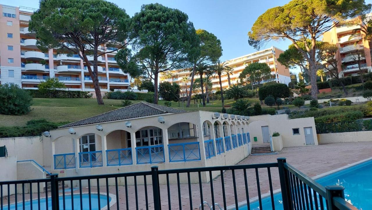 Charmant Appartement Residentiel Avec Terrasse, Jardin Privatif Et Piscine A Cannes คานส์ ภายนอก รูปภาพ