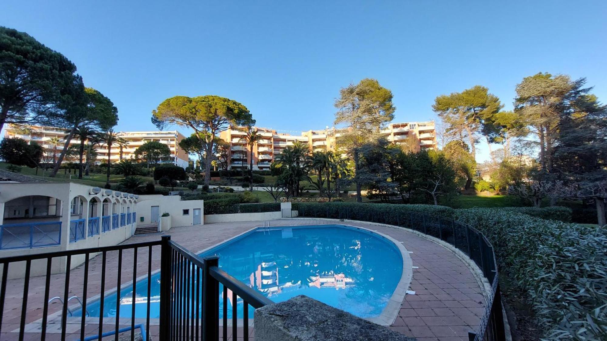 Charmant Appartement Residentiel Avec Terrasse, Jardin Privatif Et Piscine A Cannes คานส์ ภายนอก รูปภาพ